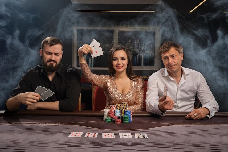 Tampilan meja Domino QQ di aplikasi mobile kamustoto dengan kartu dan pemain